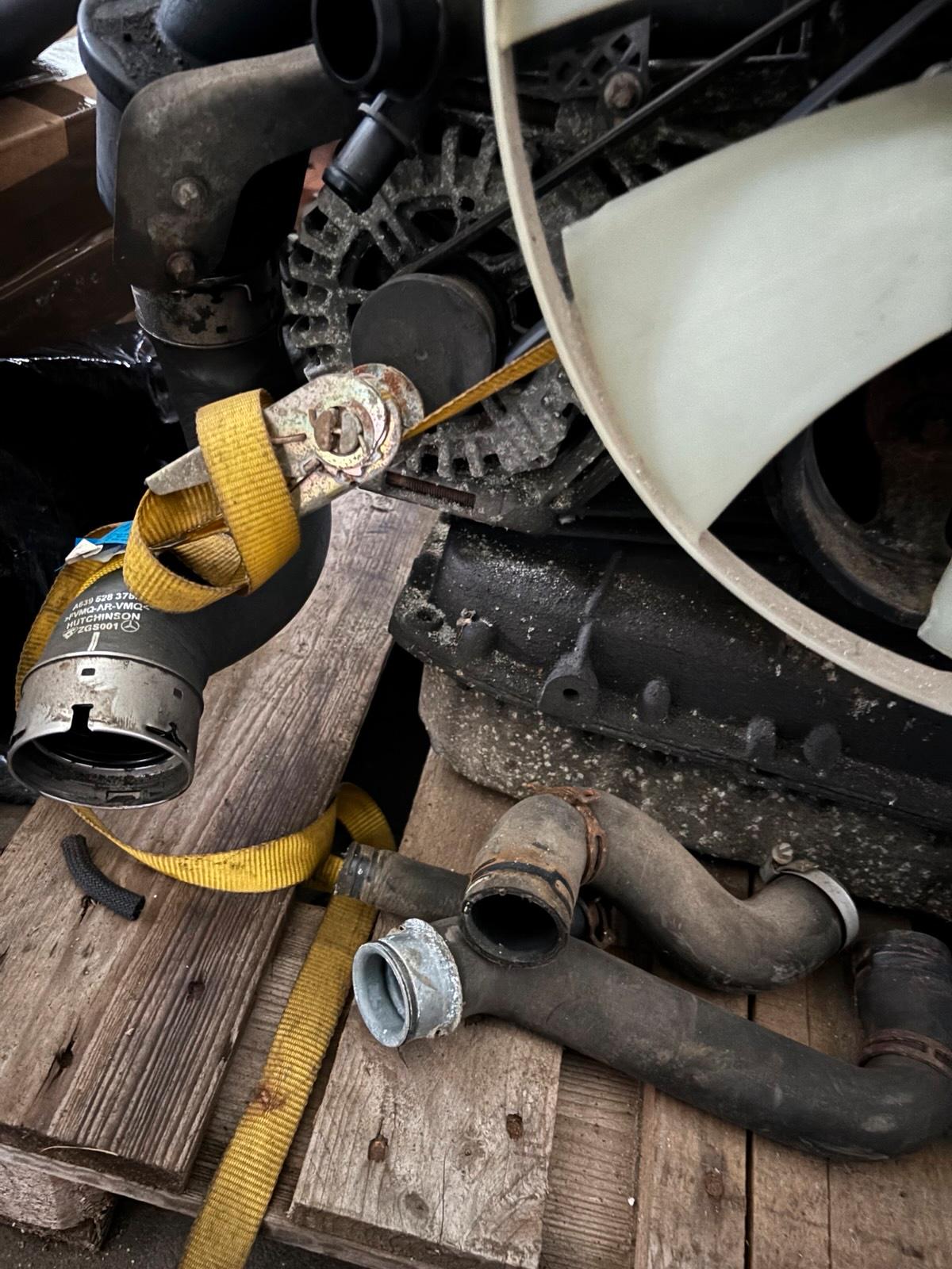 Mercedes-Benz Vito 116 Engine - Image 4