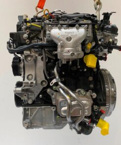 Alternative view of Nissan X-Trail engine