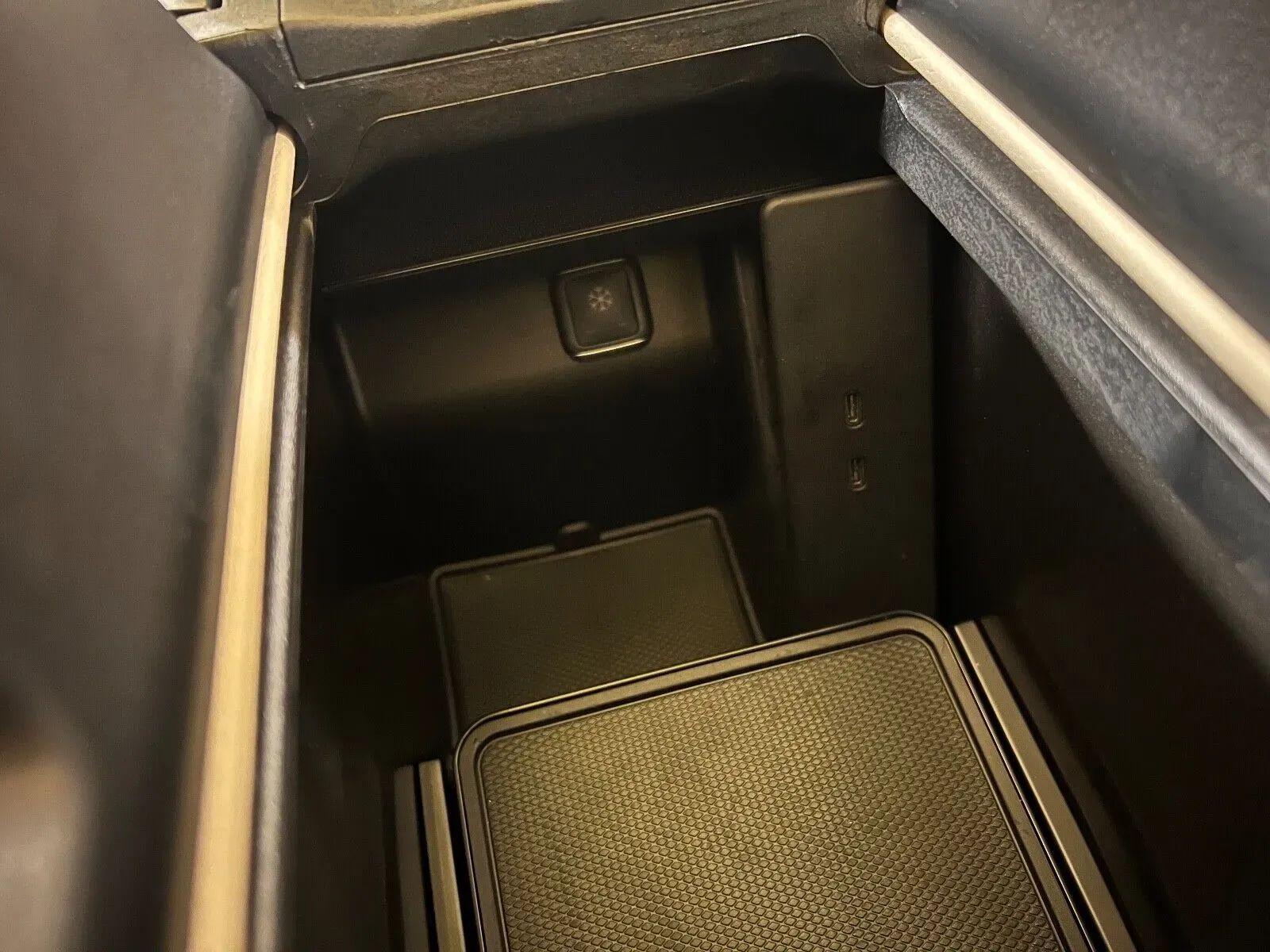 Mercedes-Benz V-Class Center Console Refrigerator - Image 5