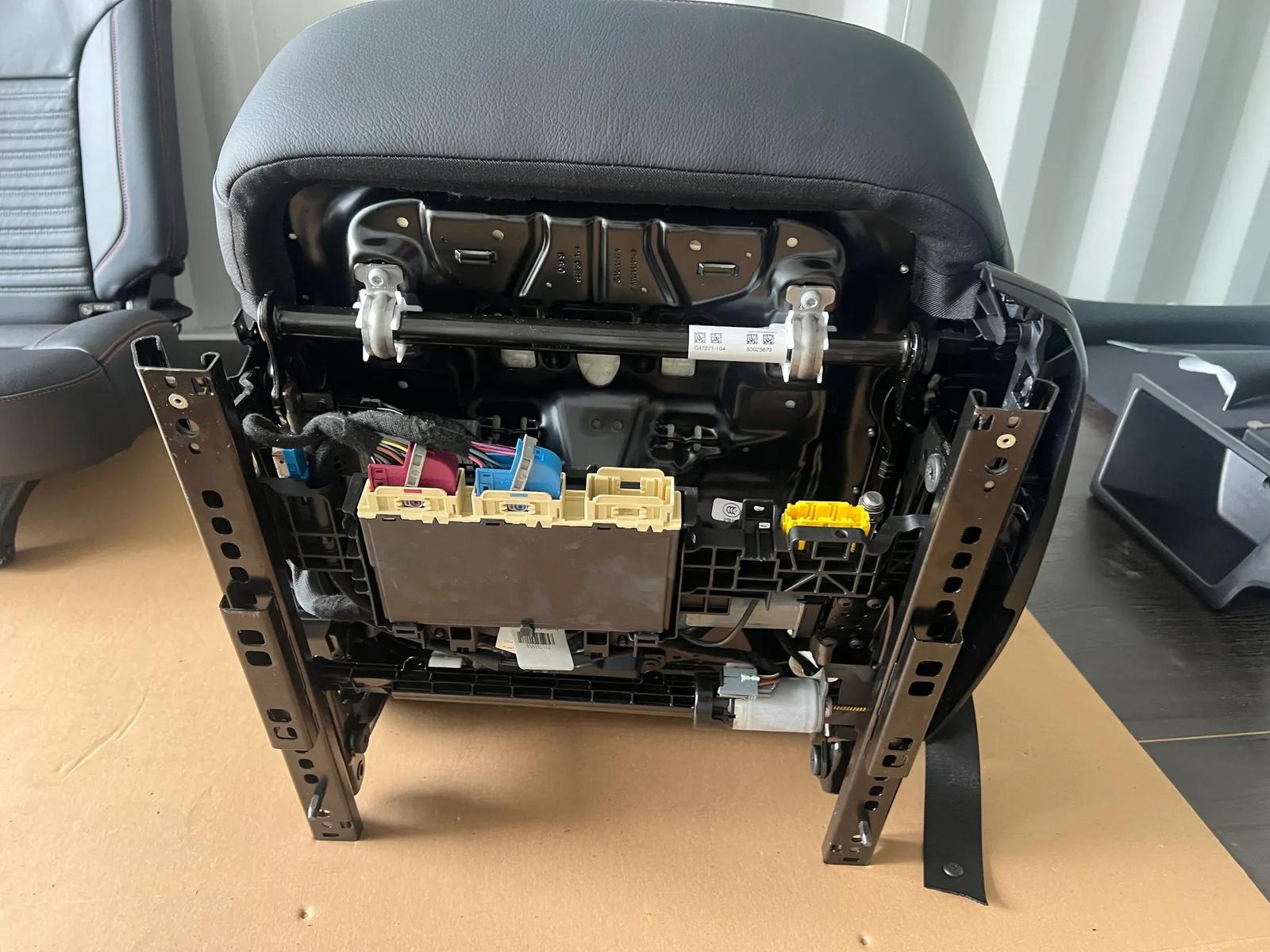 Mercedes-Benz ML/GLE W166 Complete Interior Seat - Image 4