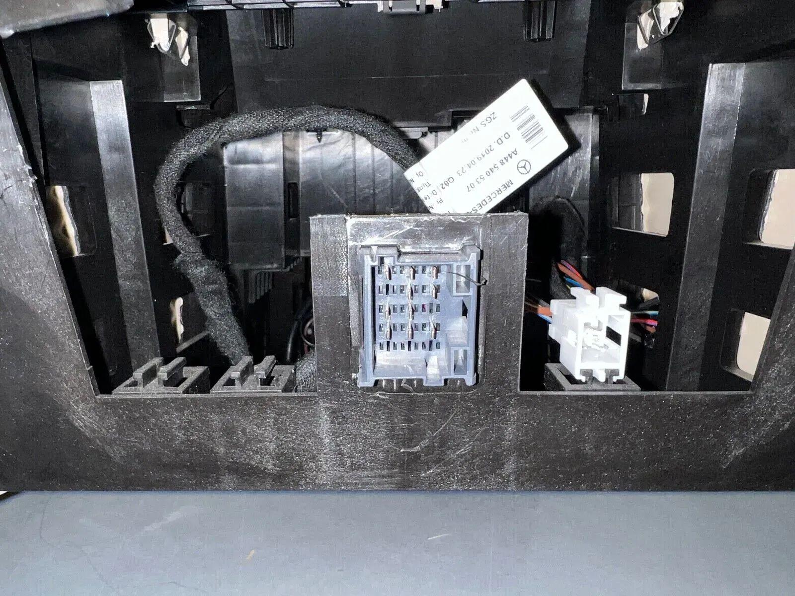 Mercedes-Benz V-Class Center Console Refrigerator - Image 2