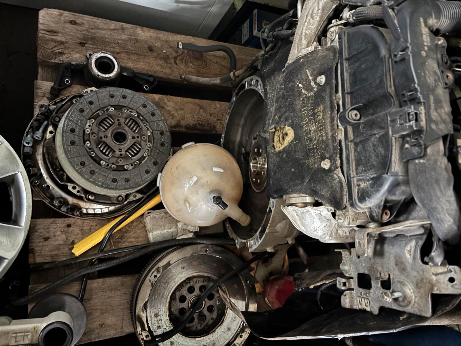 Mercedes-Benz Vito 116 Engine - Image 3