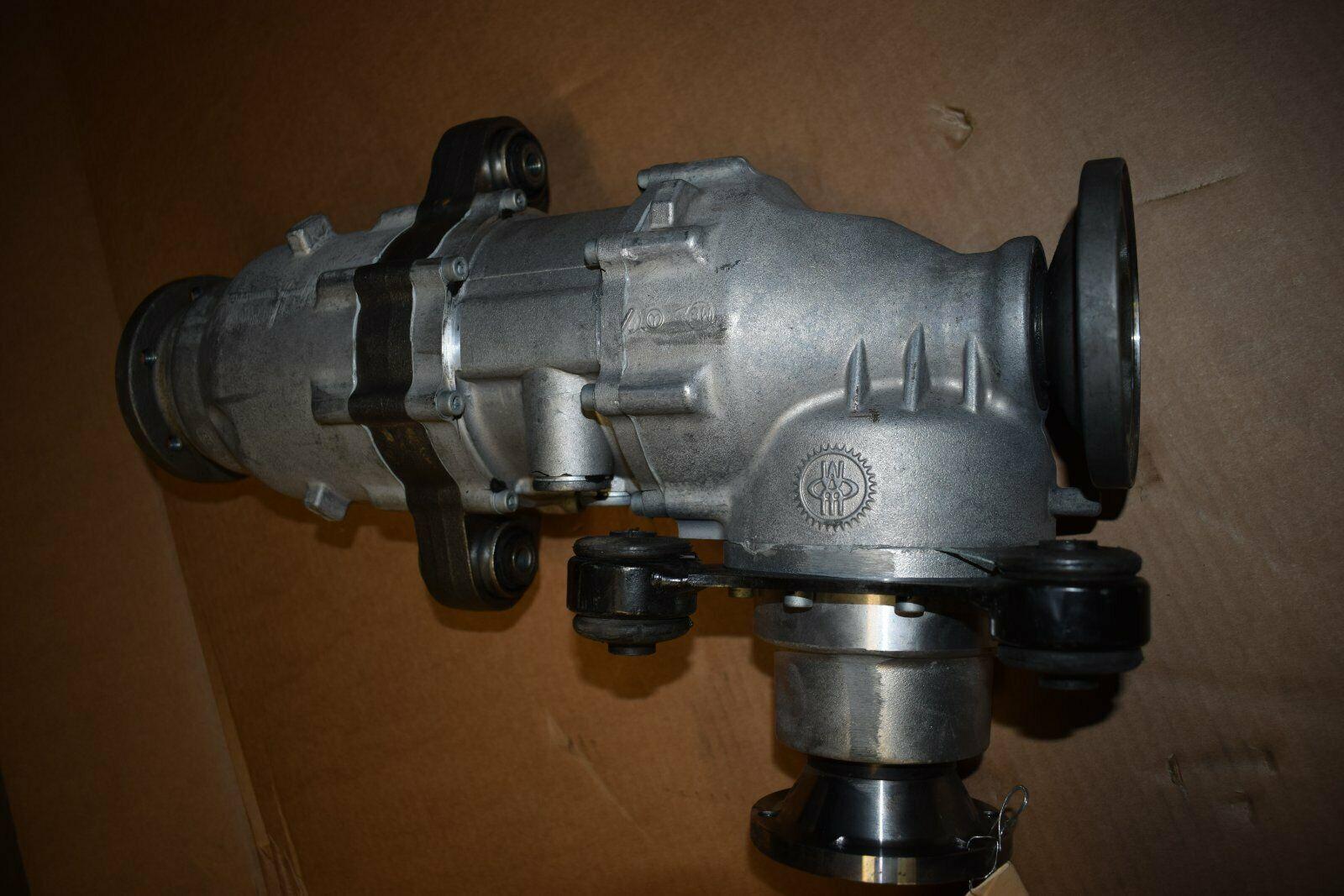 Mercedes-Benz front axle transfer case - Image 4
