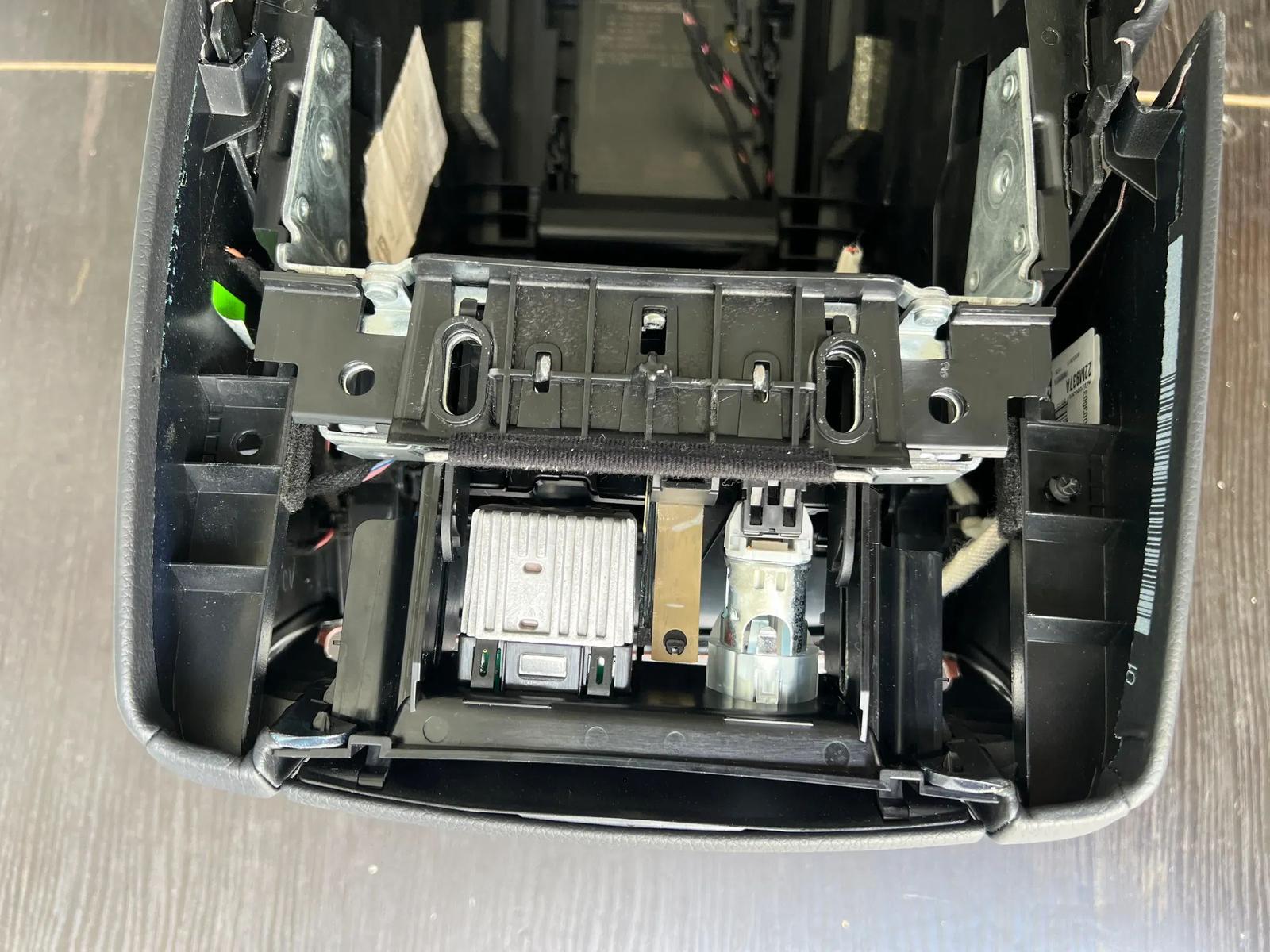 Mercedes-Benz S-Class W222 Center Console - Image 13