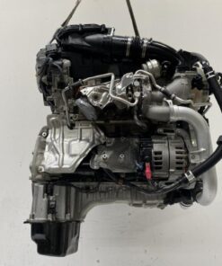 Alternative view of Mercedes E-Class engine 400 3.0i V6 Bi-Turbo — 2015 — 276.820
