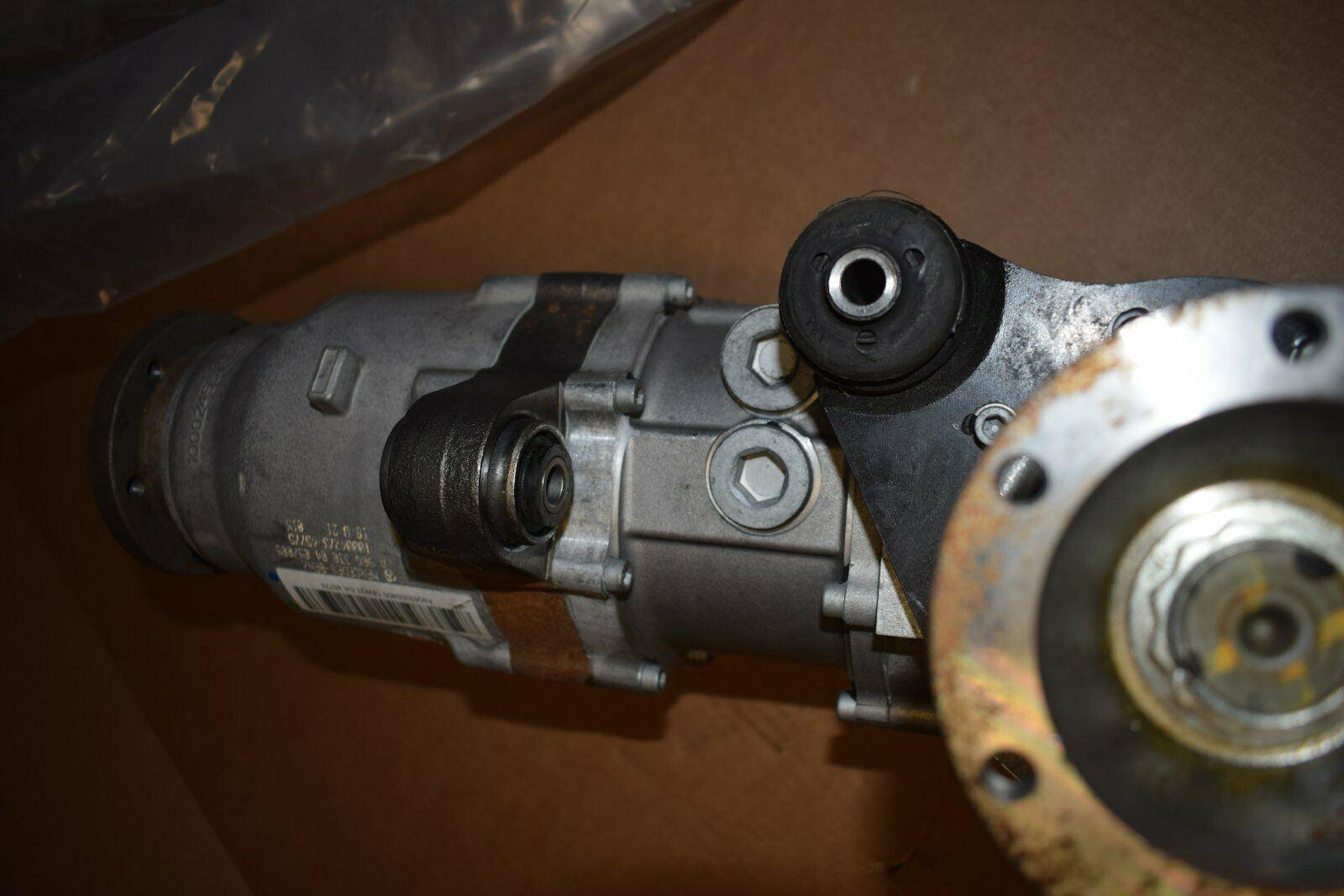 Mercedes-Benz front axle transfer case - Image 3